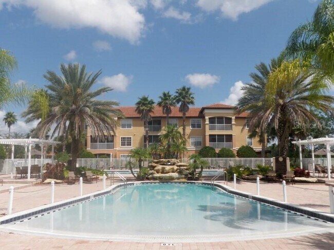 5483 Vineland Rd in Orlando, FL - Building Photo - Building Photo