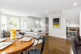 10 Brook St in Somerville, MA - Foto de edificio - Building Photo