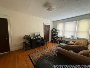 349 Pleasant St in Malden, MA - Foto de edificio - Building Photo