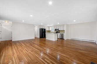 20 Winneconnett Rd in Worcester, MA - Building Photo - Building Photo