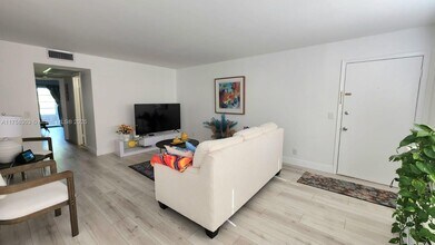 13255 SW 9th Ct in Pembroke Pines, FL - Building Photo - Building Photo