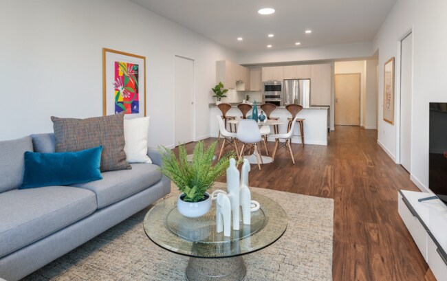 property at 644 W Cornelia Ave