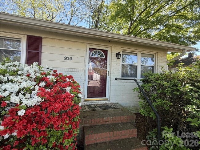 910 Edgemont Ave in Belmont, NC - Building Photo - Building Photo