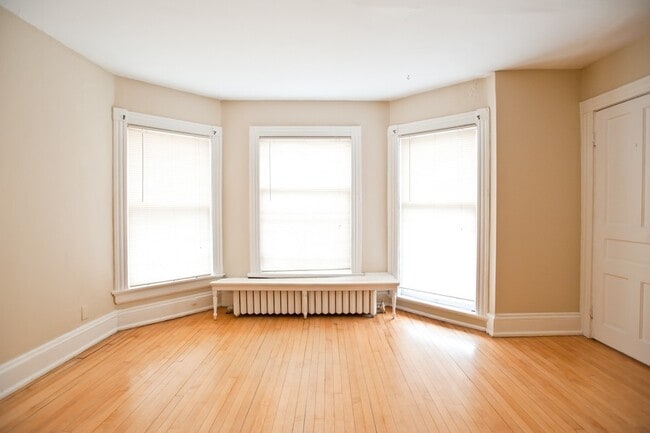 property at 2216 E Ivanhoe Pl