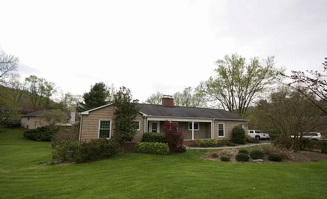 property at 207 Hawthorn Dr