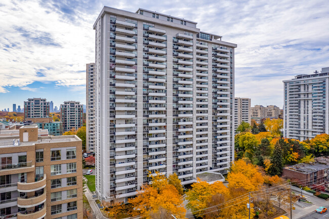 225 Davisville Avenue in Toronto, ON - Building Photo - Building Photo