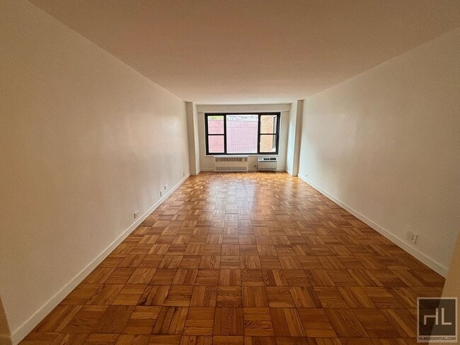 Fourth Avenue in New York, NY - Building Photo - Building Photo