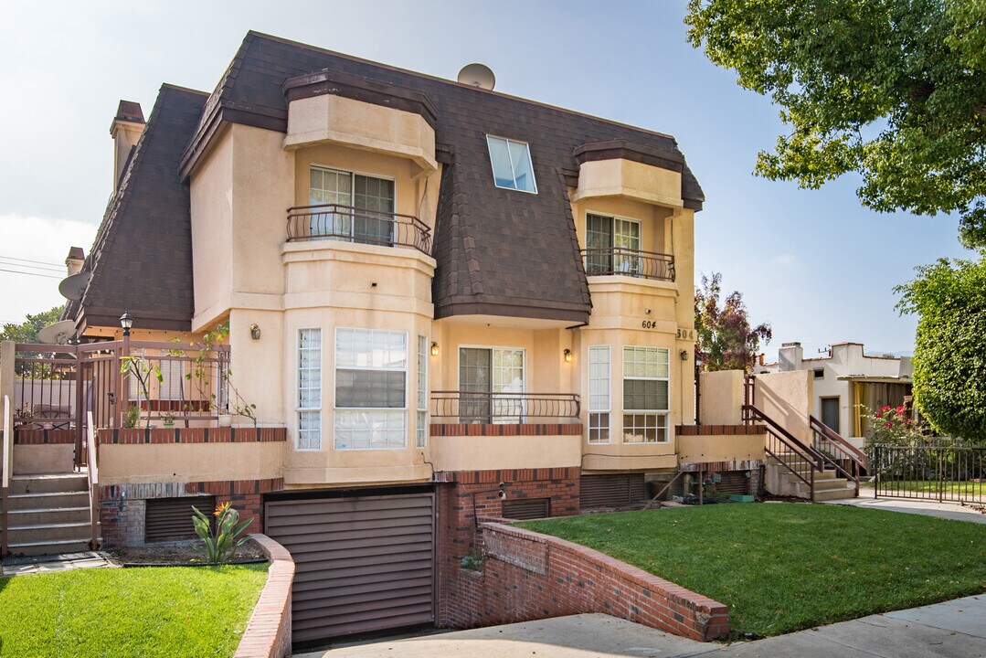 604 W Wilson Ave in Glendale, CA - Foto de edificio