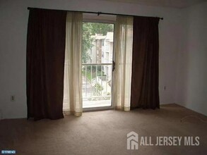 40 Holly Ct in Hamilton Township, NJ - Building Photo - Building Photo