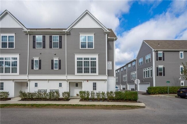 2116 Westcott Ln in Bridgeville, PA - Building Photo - Building Photo