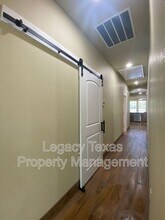 103 Sabine Ave in Cleburne, TX - Building Photo - Building Photo