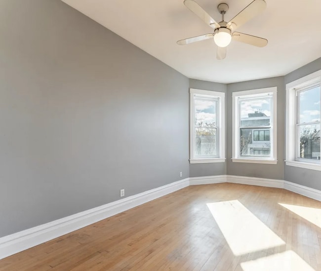 2042 W Armitage Ave, Unit 3 in Chicago, IL - Building Photo - Building Photo