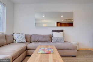 4118 18th Rd N in Arlington, VA - Building Photo