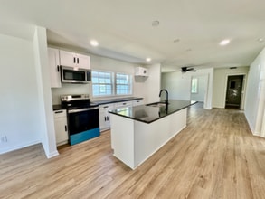 351 Fox St SW in Concord, NC - Foto de edificio - Building Photo