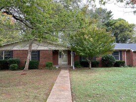 323 Grandview Dr in Murfreesboro, TN - Building Photo