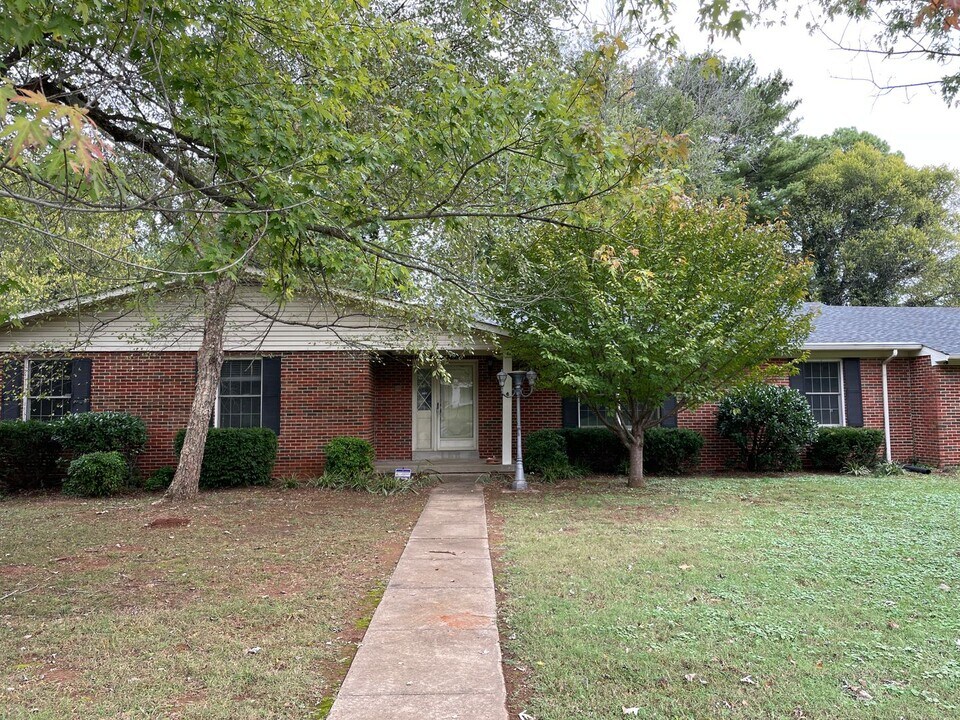 323 Grandview Dr in Murfreesboro, TN - Building Photo