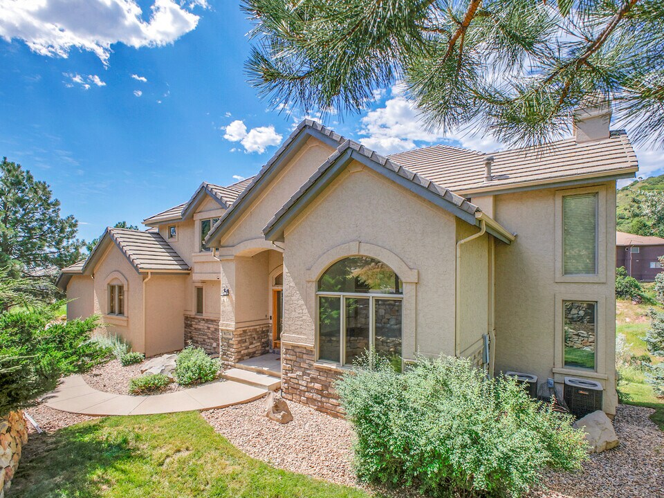 16374 Sandstone Dr in Morrison, CO - Building Photo