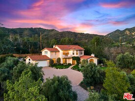 2175 Cold Canyon Rd in Calabasas, CA - Building Photo