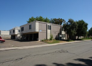 Terre at 1050 Peach in El Cajon, CA - Foto de edificio - Building Photo