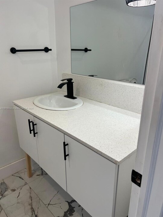 453 NW 25th Ct in Miami, FL - Building Photo