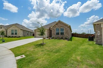337 Sedalia Trl in Justin, TX - Building Photo - Building Photo