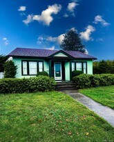 4 Franklin St in Hicksville, NY - Building Photo