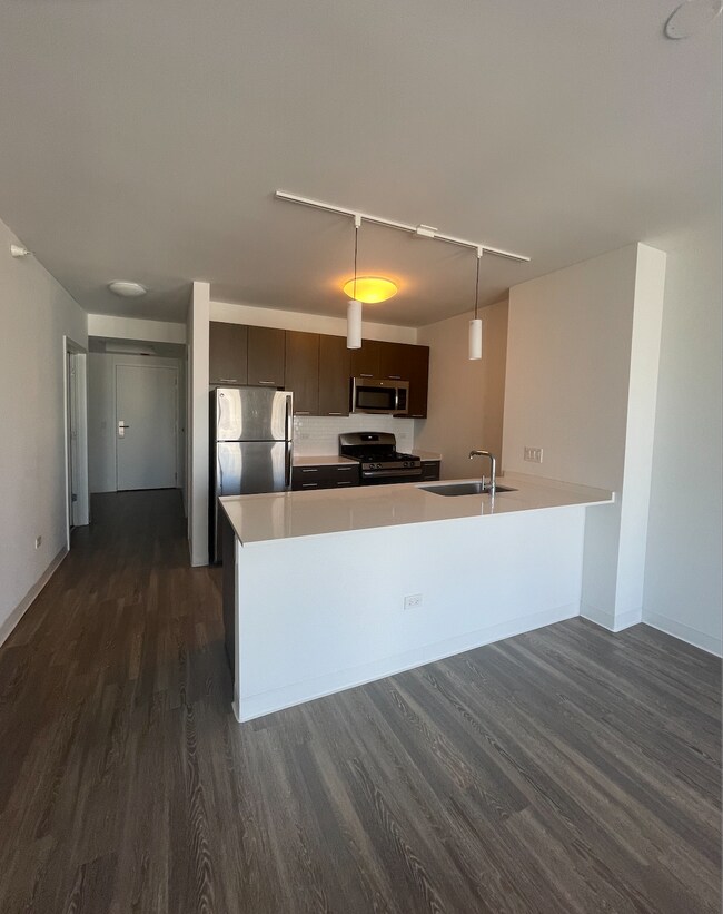 property at 667 N Wells St