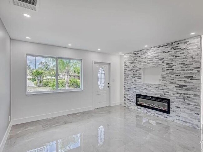 855 Date Palm Dr, Unit 855 in West Palm Beach, FL - Building Photo - Building Photo