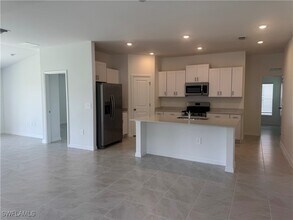 17616 Paradiso Wy in North Fort Myers, FL - Building Photo - Building Photo