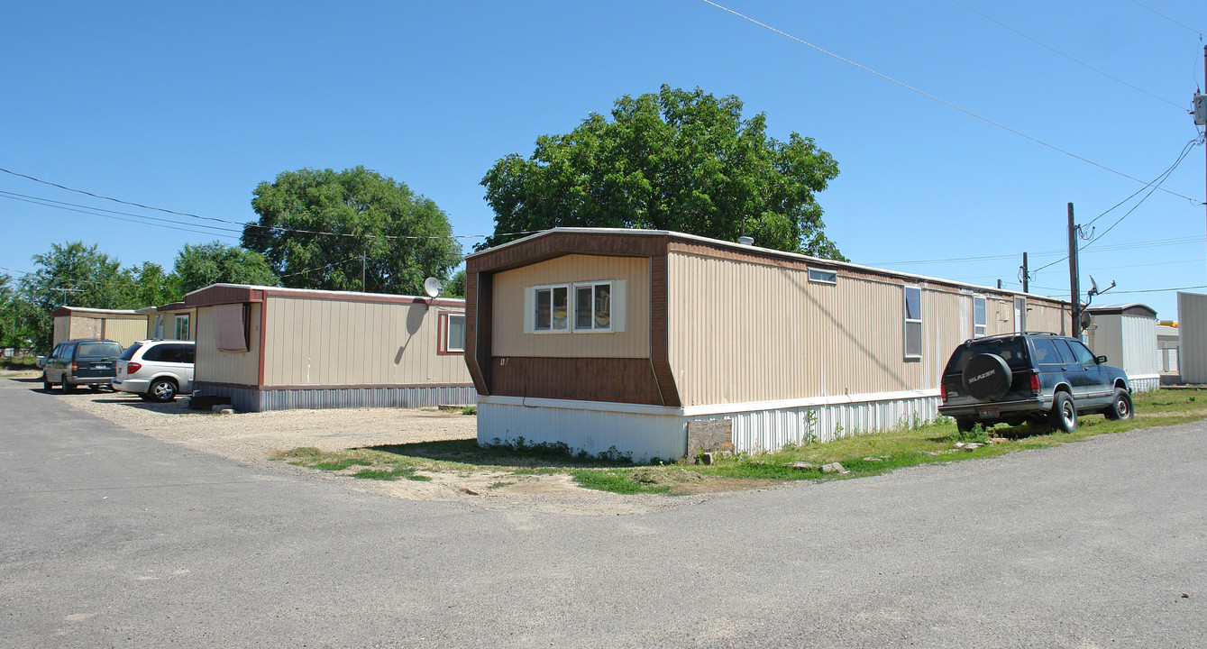 143 S 5th St in Wilder, ID - Building Photo