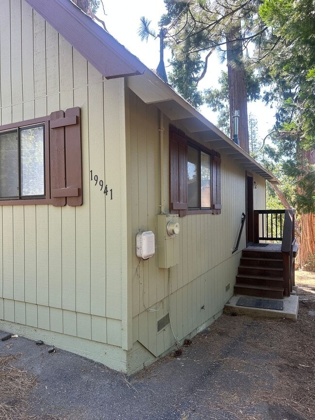 19941 Middle Camp Rd in Twain Harte, CA - Building Photo - Building Photo