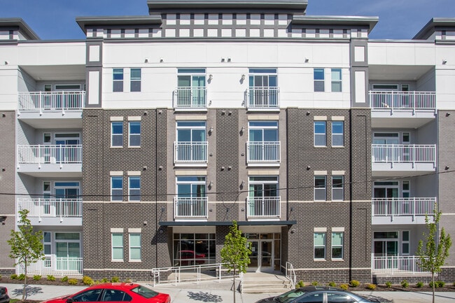 Academy on Fourth in Newport, KY - Foto de edificio - Building Photo