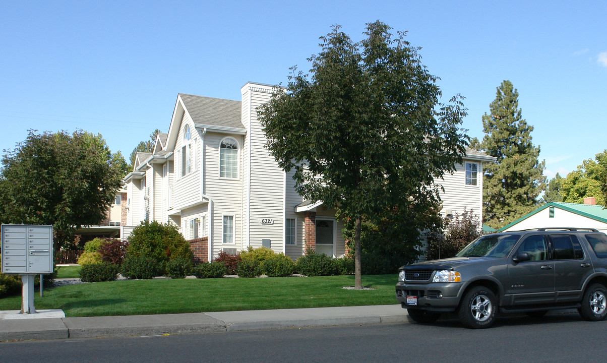 6319-6321 N Normandie St in Spokane, WA - Foto de edificio