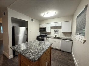 5928 Fletcher Ave in Fort Worth, TX - Foto de edificio - Building Photo