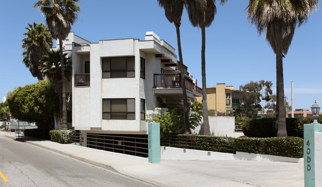 4000 Pacific Ave in Marina Del Rey, CA - Foto de edificio - Building Photo