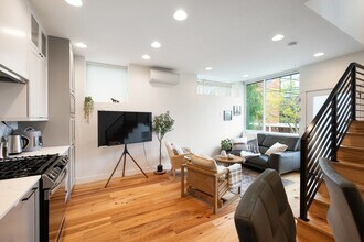 69 W Dravus St in Seattle, WA - Building Photo - Building Photo