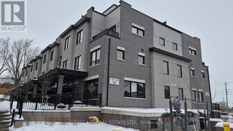 11 Baynes Wy in Bradford West Gwillimbury, ON - Building Photo