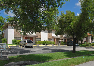 3530-3544 NW 116th Ter in Coral Springs, FL - Foto de edificio - Building Photo