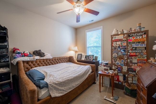 2104 E Broad St, Unit B in Richmond, VA - Foto de edificio - Building Photo