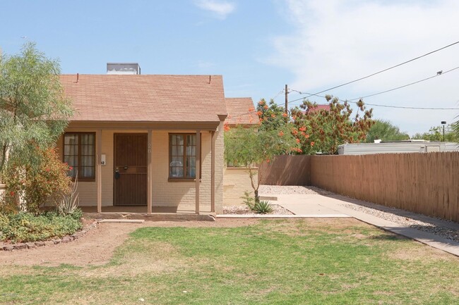 28 E 2nd Ave in Mesa, AZ - Foto de edificio - Building Photo