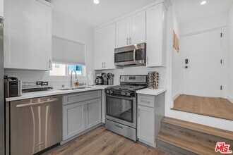 1540 N Bronson Ave in Los Angeles, CA - Building Photo - Building Photo