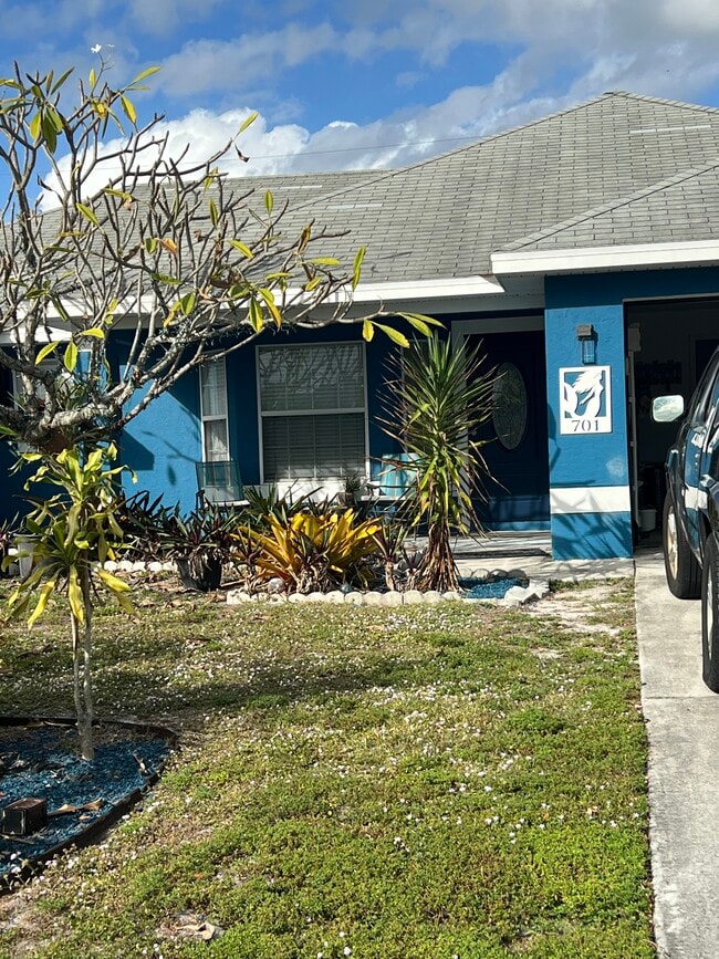 701 SW Sarazen Ave in Port St. Lucie, FL - Building Photo - Building Photo