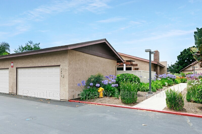 3432 Orchard Way in Oceanside, CA - Foto de edificio
