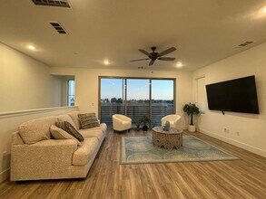 546 W Mahogany Ln in Clovis, CA - Building Photo - Building Photo