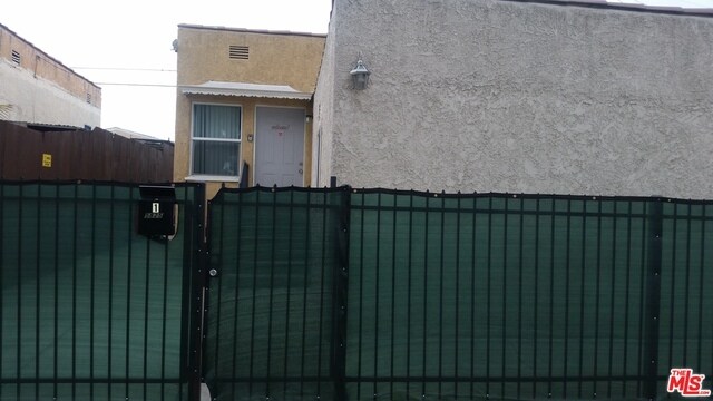 5823 Venice Blvd. in Los Angeles, CA - Foto de edificio