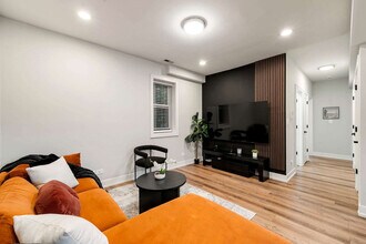 2207 W 18th St in Chicago, IL - Foto de edificio - Building Photo