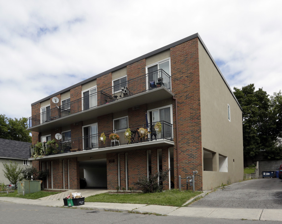 99 Rosemount Ave in Ottawa, ON - Building Photo