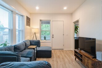 3637 W Iowa St in Chicago, IL - Building Photo - Building Photo