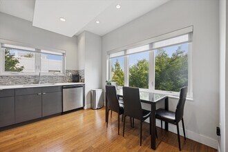 1001 S 17th St, Unit 301 in Philadelphia, PA - Building Photo - Building Photo