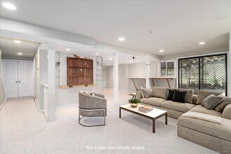 6 Kristy Dr in Bethel, CT - Foto de edificio - Building Photo